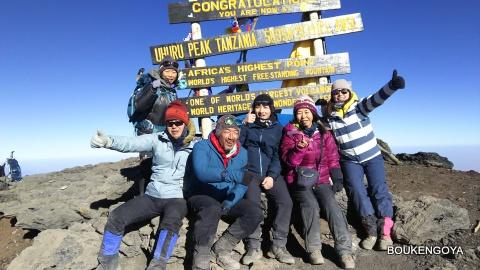 uhuru peak.JPG